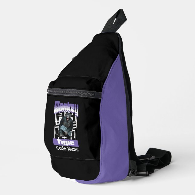 Affen, die Code tippen, bringen Programmiererhumor Crossbody Bag (Rechte Ecke)