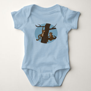 Affen klettern auf den Babyanzug des Cartoon Baby Strampler