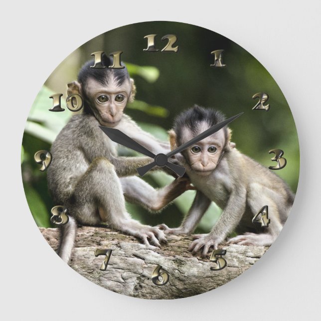 Affenbabys in der Natur Große Wanduhr (Vorderseite)