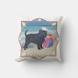 Affenpinscher am Beach Throw Kissen