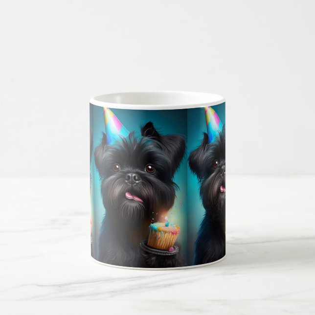 Affenpinscher feiert Geburtstagskuchen Kaffeetasse (Mittel)