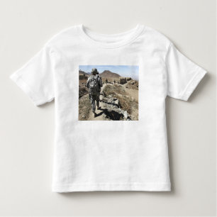 Afghanische Nationalarmee und US-Soldaten Kleinkind T-shirt