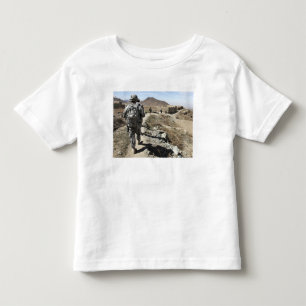 Afghanische nationale Armee und US-Soldaten Kleinkind T-shirt