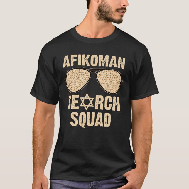 Afikoman Search Squad Funny Passover Seder Sunglas T-Shirt (Vorderseite)