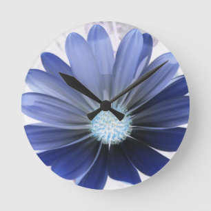 African Daisy Glows Blue Wall Clock Runde Wanduhr