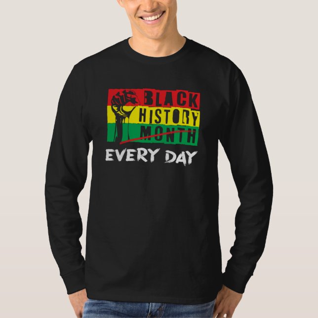 African Flag Clenched Fist Black History Month T-Shirt (Vorderseite)