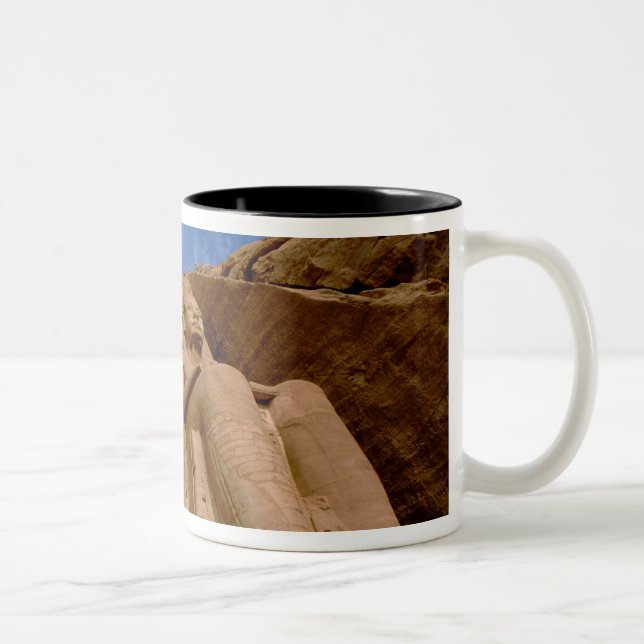 Afrika, Ägypten, Abu Simbel, Ramses II und Zweifarbige Tasse (Rechts)