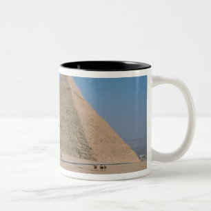Afrika - Ägypten - Kairo - große Pyramiden von Zweifarbige Tasse