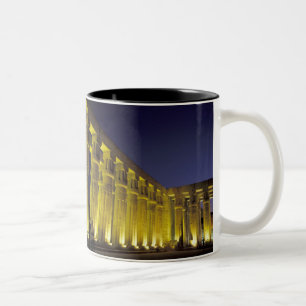 Afrika, Ägypten, Luxor. Sonnengerichtshof des Amen Zweifarbige Tasse