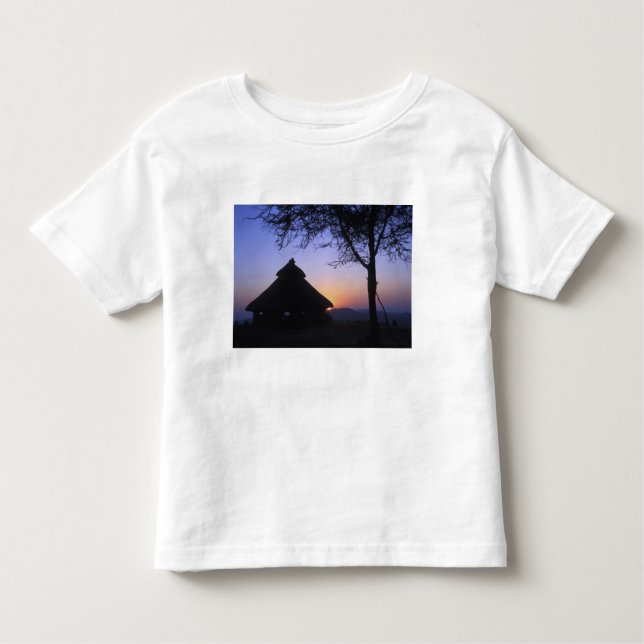 Afrika, Äthiopien, Omo-Flussgebiet, Sunset over Kleinkind T-shirt (Vorderseite)