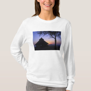 Afrika, Äthiopien, Omo-Flussgebiet, Sunset over T-Shirt