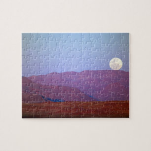 Afrika, Namibia, Sossusvlei. Ein Vollmond ruht Puzzle