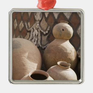 Afrika, Westafrika, Ghana, Sirigu. Handgefertigt 2 Ornament Aus Metall
