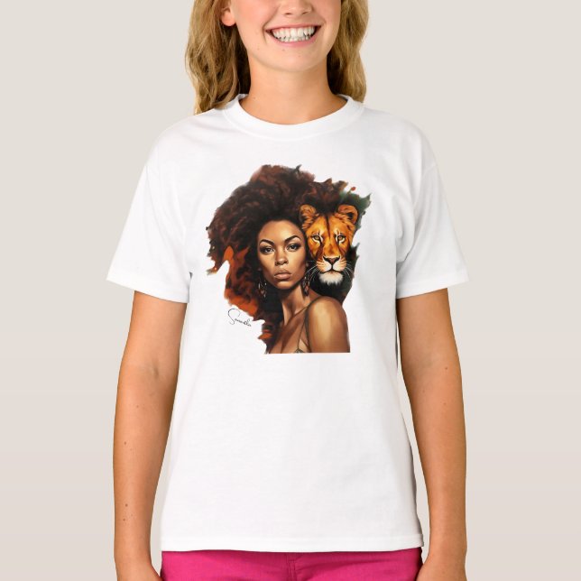 Afrikanisch-amerikanische Frau mit Majestic Lion T-Shirt (Vorderseite)