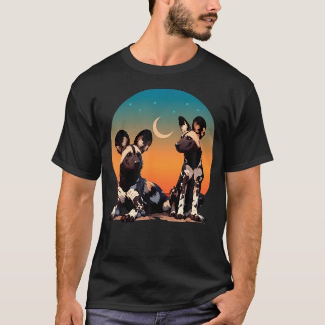 Afrikanisch gestrichene wilde Hunde Sunset Moon Wi T-Shirt (Vorderseite)