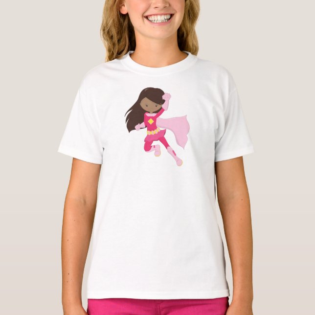 Afrikanische Amerikanerin, Superheldin Girl, rosa  T-Shirt (Vorderseite)