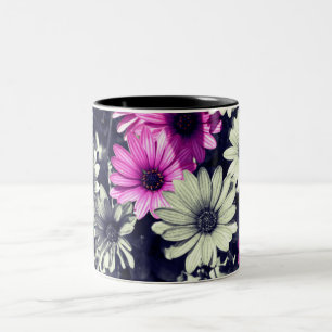 Afrikanische Daisy-Blume in Schwarz und Weiß  Zweifarbige Tasse