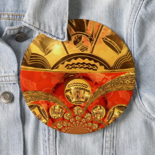 Afrikanische Kulturkunst: Rich Golden Red Design Button (Beispiel)