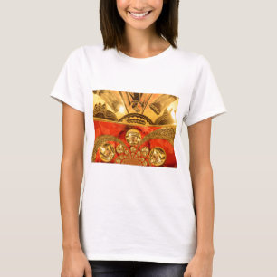 Afrikanische Kulturkunst: Rich Golden Red Design T-Shirt