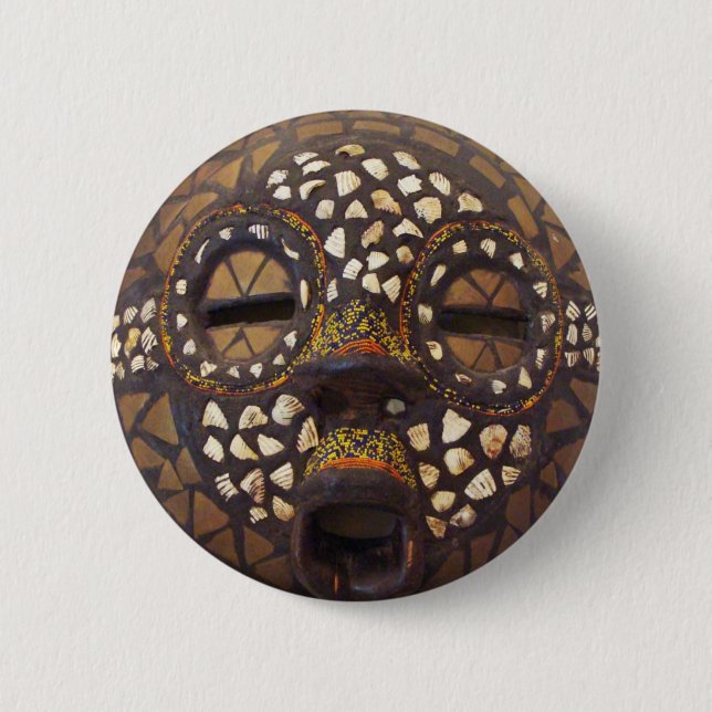 Afrikanische Maske mit Cowrie-Muscheln Button (Vorderseite)