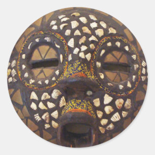 Afrikanische Maske mit cowrie-Muscheln Runder Aufkleber