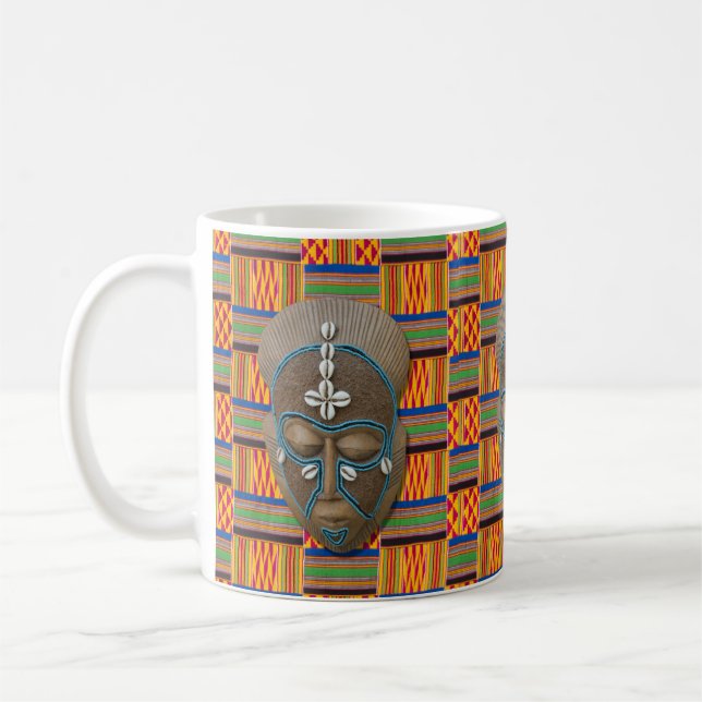 Afrikanische Stammesmaske Cowrie Muscheln Orange G Kaffeetasse (Links)