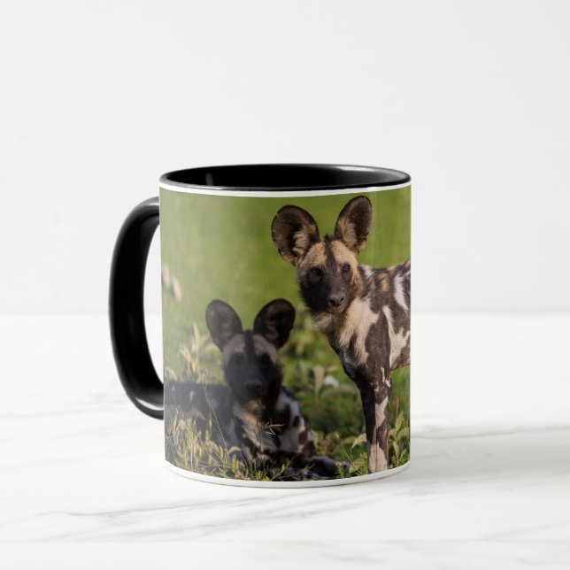 Afrikanische Wildhunde in Tansania Tasse (Vorderseite Links)