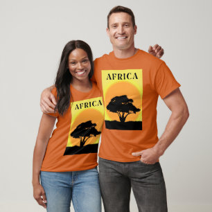 Afrikanischer Akazienbaum gegen einen orangefarben T-Shirt