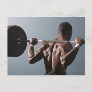 Afrikanischer Amerikaner, der im Fitnessraum 2 tra Postkarte
