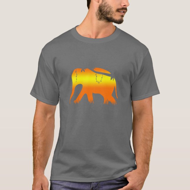 Afrikanischer Elefant, der an der Dämmerung geht T-Shirt (Vorderseite)