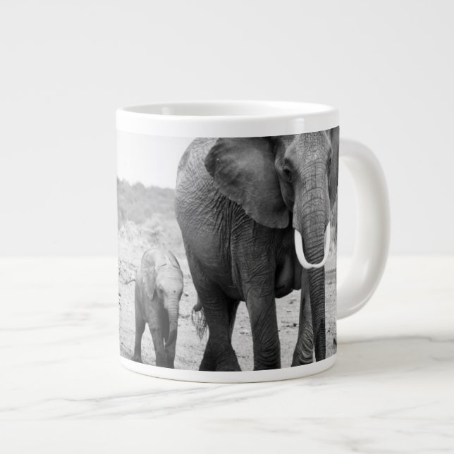 Afrikanischer Elefant und Kälber| Kenia, Afrika Jumbo-Tasse (Vorderseite Rechts)