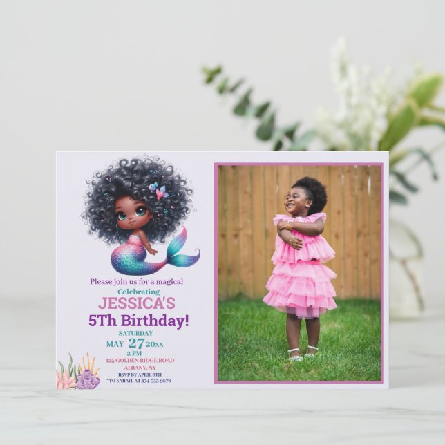 Afrikanischer Meerjungfrau 5. Geburtstags-Foto Einladung (Stehend Vorderseite)