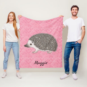 Afrikanischer Pygmäen-Igel auf rosa Herzmuster Fleecedecke