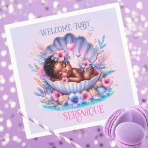 Afrikanisches amerikanisches Kindermädchen in Seas Serviette