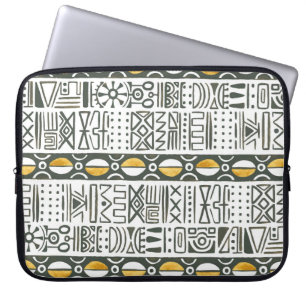 Afrikanisches ethnisches, wasserfarbenes Muster. Laptopschutzhülle