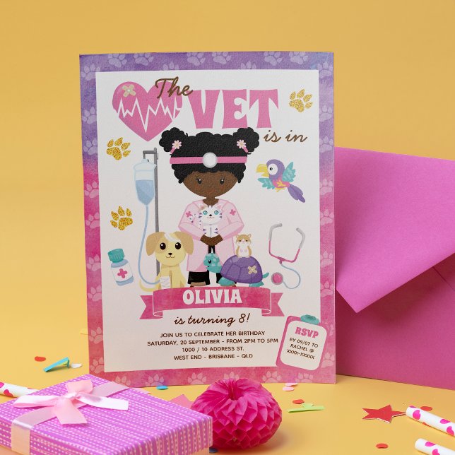 Afro Girl Vet Geburtstagsparty Einladung (The cat is definitely out of the bag on this girl’s vet birthday invitation.)