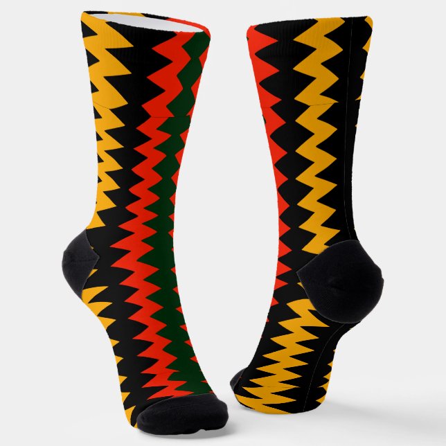 Afro Pop Red Black Gold And Green Tribal Socken (Gewinkelt)