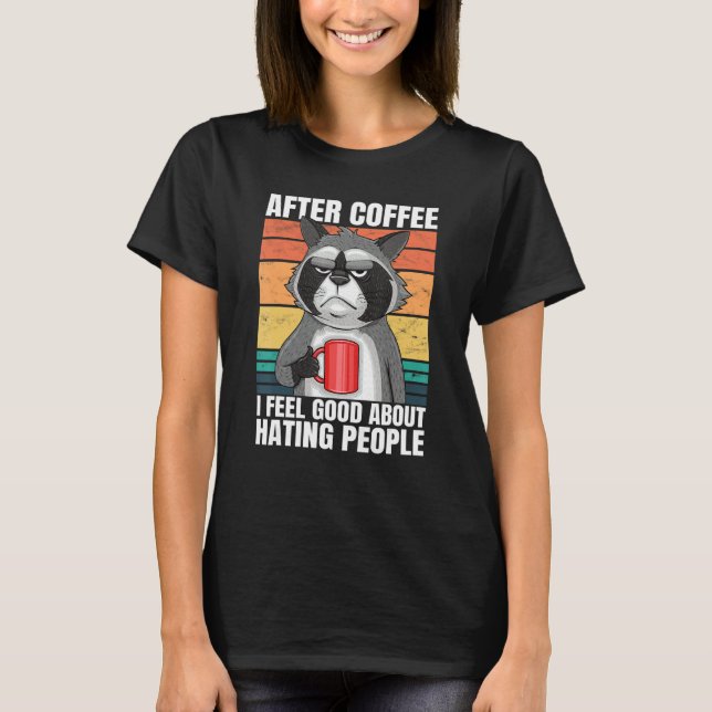 After Coffee I Feel Good About Hating People Racco T-Shirt (Vorderseite)