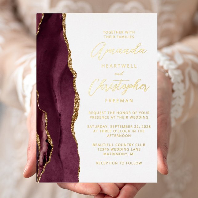 Agate Burgundy Gold Script Wedding Folieneinladung (Von Creator hochgeladen)