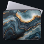 Agate Geode mit Gold und Navy Blue Marmor Laptopschutzhülle<br><div class="desc">Die Laptop-Hülle mit einem auffallenden agate Geoddesign in marineblau-reich-blau mit eleganten goldmarmorfarbenen Akzenten ist ideal, um dem technischen Schutz eine Touch von Eleganz hinzuzufügen.</div>