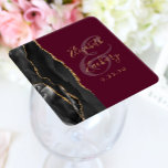 Agate Geode Script Black Gold Burgundy Wedding Rechteckiger Pappuntersetzer<br><div class="desc">Dieses elegante,  moderne Hochzeitsgeschenk-Untersetzer besticht durch eine schwarze Aquarellfarbe,  die durch ein Geodedesign besticht,  das mit Imitaten mit goldenem Glitzer besticht. Der goldfarbene Text auf bordeauxrotem Hintergrund lässt sich leicht anpassen,  wobei die Namen der Braut und des Bräutigams in handschriftlicher Kalligraphie über einen großen grauen Ampersand verteilt sind.</div>