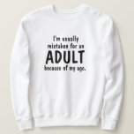 Age Adult Pun Spaß Sweatshirt Hoodie LOL Funny<br><div class="desc">Humoristisches "Ich bin oft für einen Erwachsenen wegen meines Alters falsch gemacht" Print, Crew Neck Sweatshirt. Individuell gestaltbares Print Sweatshirt - Ehebruch, Humor-Slogan für Erwachsene. . Das unglaublich witzig Zeitalter der Sonne druckt ein Crewneck. Übertragen Sie das Design mit einem Klick auf Hoodie oder T - Shirt. Der angezeigte Slogan...</div>