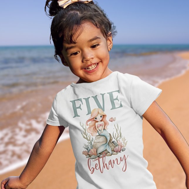 Age Five 5th Birthday Mermaid Name T-Shirt (Von Creator hochgeladen)