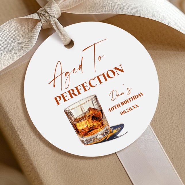 Aged To Perfection Whisky Glass Birthday Party Geschenkanhänger (Von Creator hochgeladen)