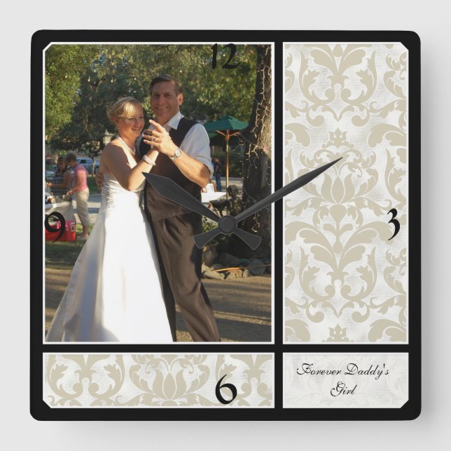 Aged Vintage Damask Pattern Wedding Fotograph Quadratische Wanduhr (Vorderseite)
