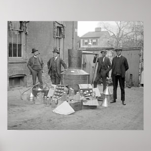 Agenten mit Schwarzbrennerei, 1922. Altes Foto Poster