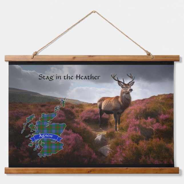 Agnew Stag in Heather Personalisiert Wandteppich Mit Holzrahmen (Vorne)