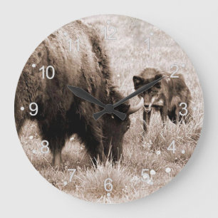 Agressiver Bison und schwarzer Wolf Große Wanduhr