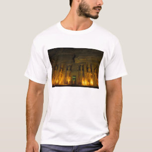 Ägypten, Abu Simbel, Beleuchtete Fassade von Klein T-Shirt