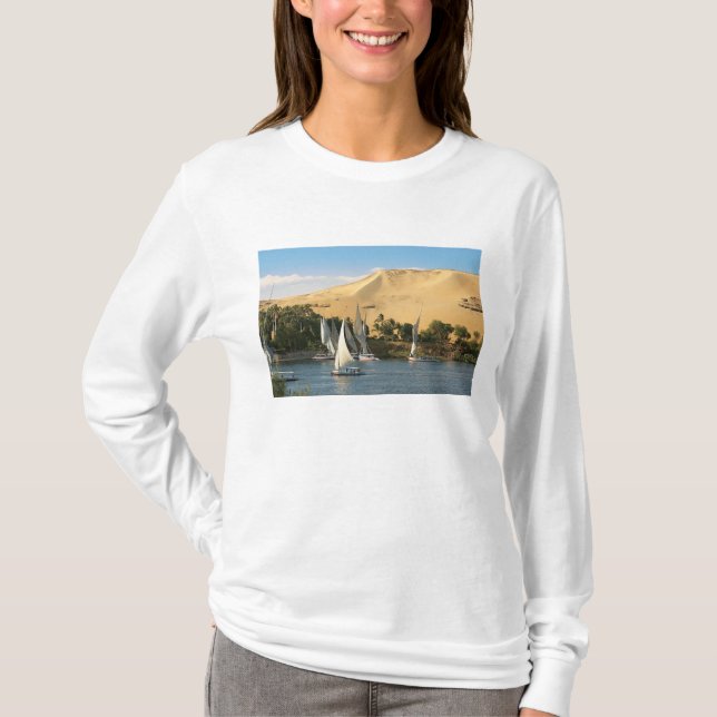 Ägypten, Assuan, Nile River, Felucca Segelboote, 2 T-Shirt (Vorderseite)